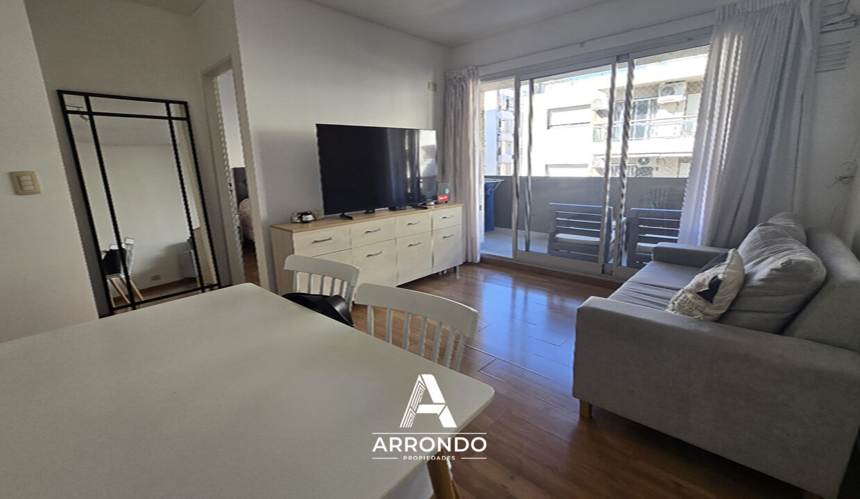 ArrondoProp_Brown1807_ Comedor&Living01