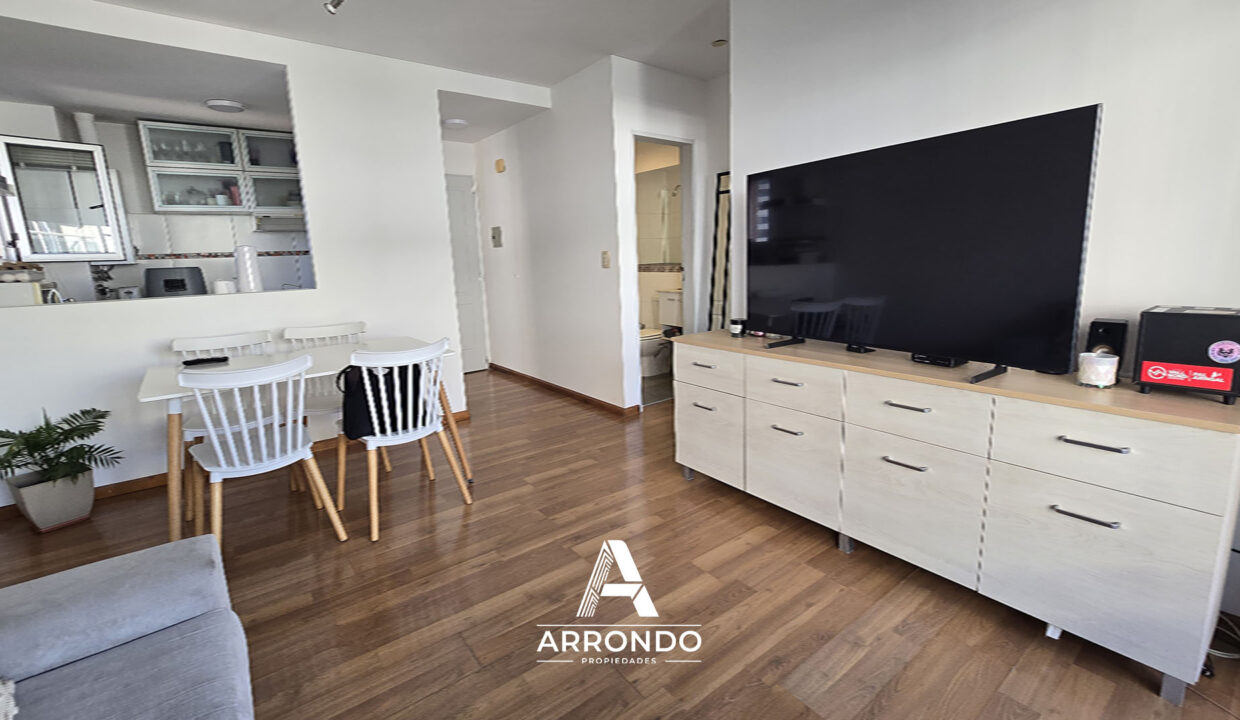 ArrondoProp_Brown1807_ Living01