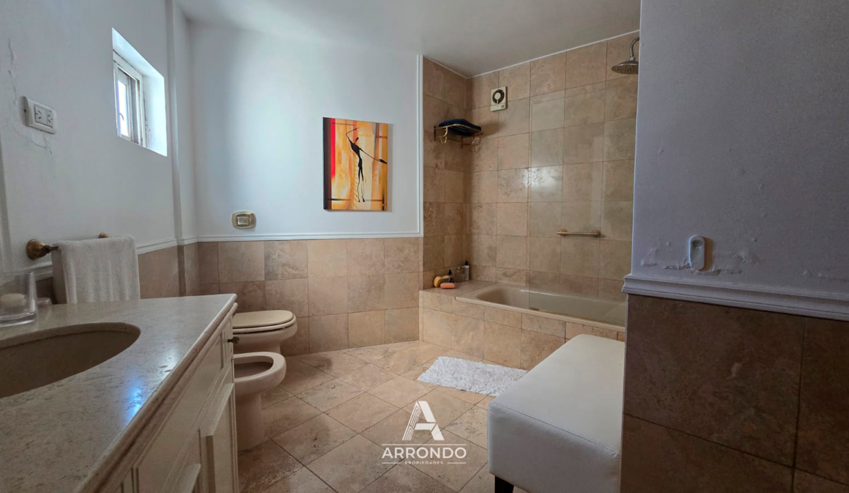 ArrondoProp_Paraguay800_BañoHabPrincipal