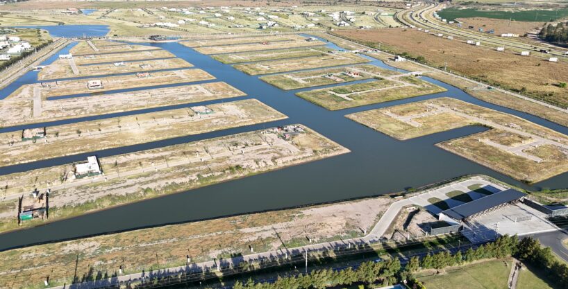 Varios lotes en Funes Lake – Barrio privado premium con grandes espejos de agua y acceso rápido a Rosario.